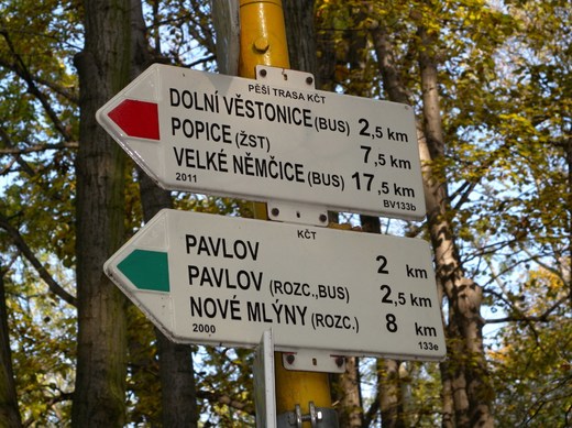 Rozcestník pod Dívčím hradem