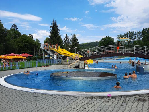 Divoká řeka na koupališti v Rožnově pod Radhoštěm