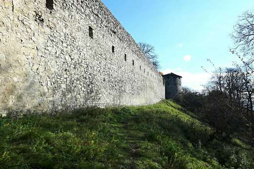 U hradeb hradu Hukvaldy