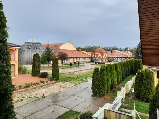 Pohled na Thermal Corvinus Velký Meder z Vily Etija