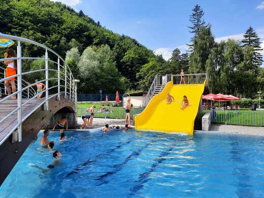 Skluzavka na koupališti v Rožnově pod Radhoštěm